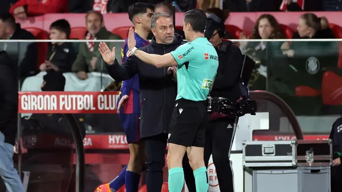 فليك ينتقد لاعبي برشلونة بعد الخسارة: لا يستحقون الدفاع!