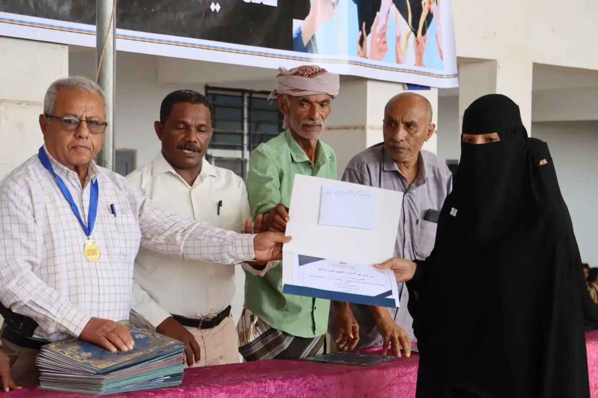 مجمع الإمارات التربوي بحيس يكرم الطلاب المتفوقين والفائزين بالأنشطة الرياضية