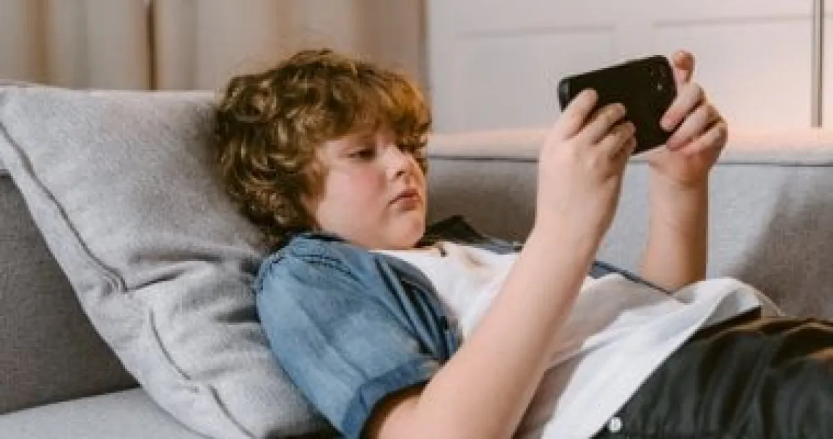 رمضان وتطبيقات الموبايل: دليلك لتعزيز قيم طفلك رقميًا