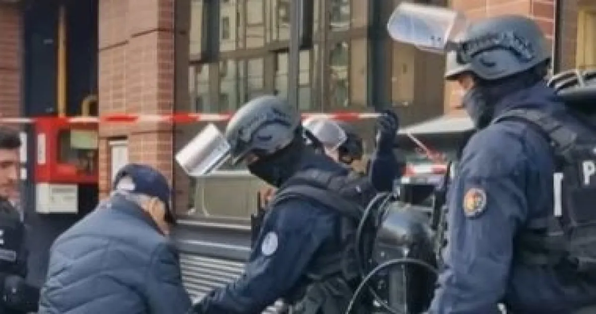 فرنسا توقف مراهقين خططا لهجوم إرهابي يستهدف مركزاً تجارياً