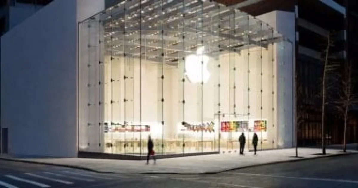 أبل تجهز متاجرها لإطلاق ضخم: هل نشهد وصول آيفون 17e وماك بوك اقتصادي؟