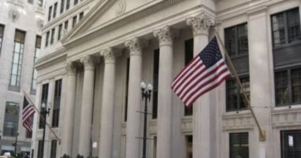 وزير الخزانة الأمريكي يلمح لإمكانية مراجعة عقوبات النفط الروسي وسط وفرة الإمدادات