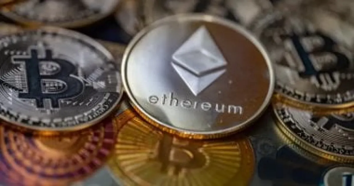 بيتكوين تهبط تحت 70 ألف دولار.. المستثمرون يترقبون بيانات التضخم وتطورات الشرق الأوسط