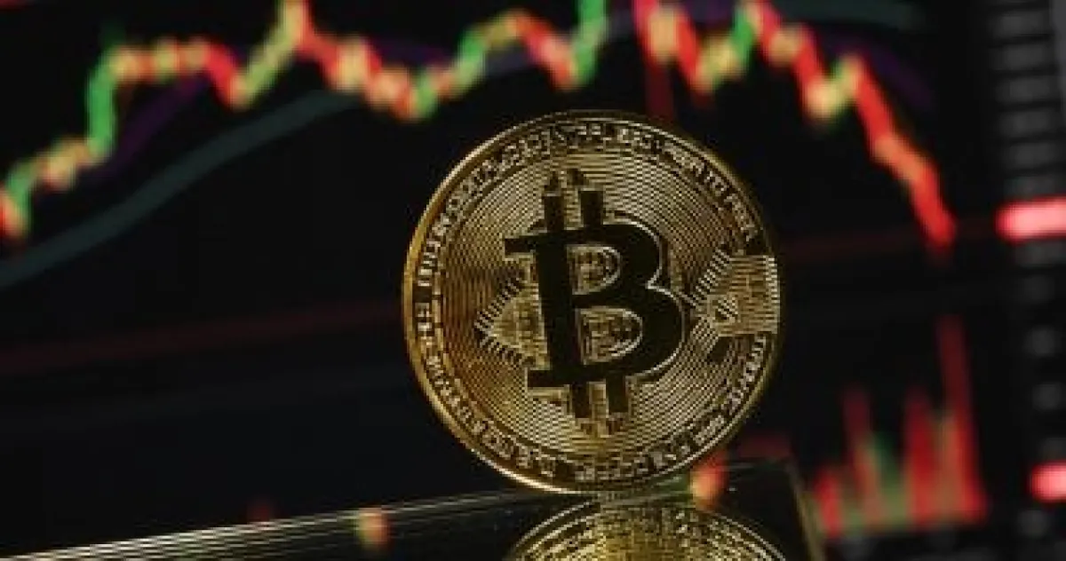 بيتكوين تتجاوز 71 ألف دولار مدعومة بالتفاؤل التنظيمي رغم التوترات الجيوسياسية