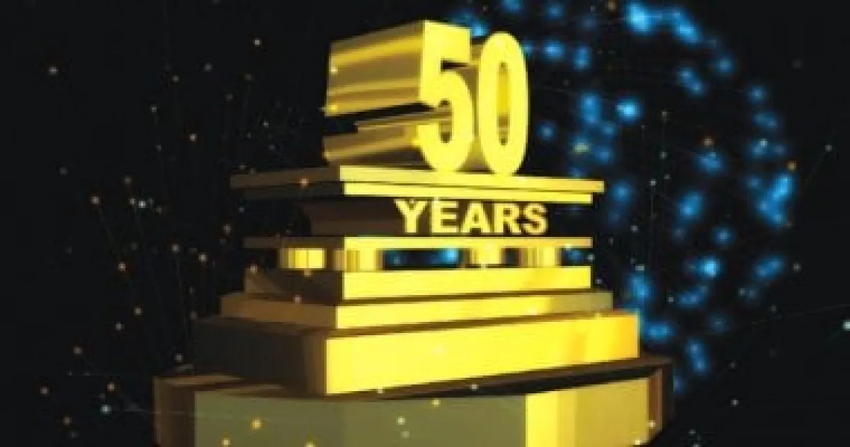 آبل تحتفل بـ 50 عاماً من الإبهار: خطط ضخمة للذكاء الاصطناعي والمستقبل