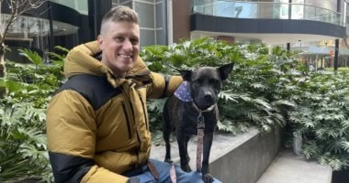 مبرمج أسترالي يستخدم ChatGPT وAlphaFold لتطوير لقاح سرطان مخصص لكلبته