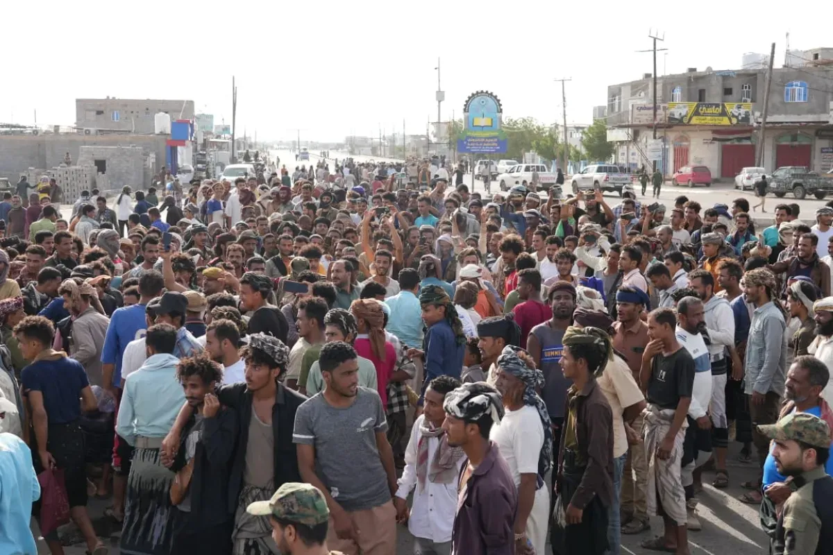 المخا تحتضن تظاهرة حاشدة ضد الاعتداءات الإيرانية على دول الخليج والأردن