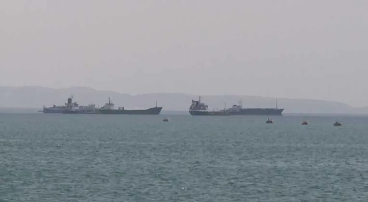 إيران تهدد بتصعيد التوتر في البحر الأحمر عبر الحوثيين