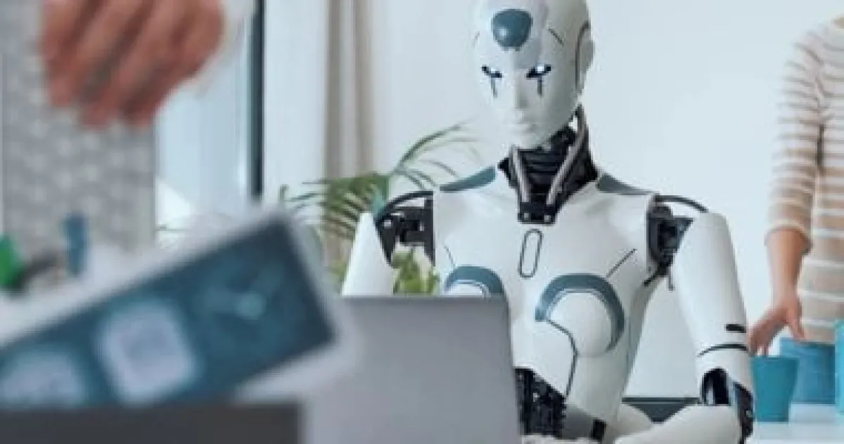 صينية تتحول إلى "موظف ذكاء اصطناعي" بعد استقالتها.. جدل واسع