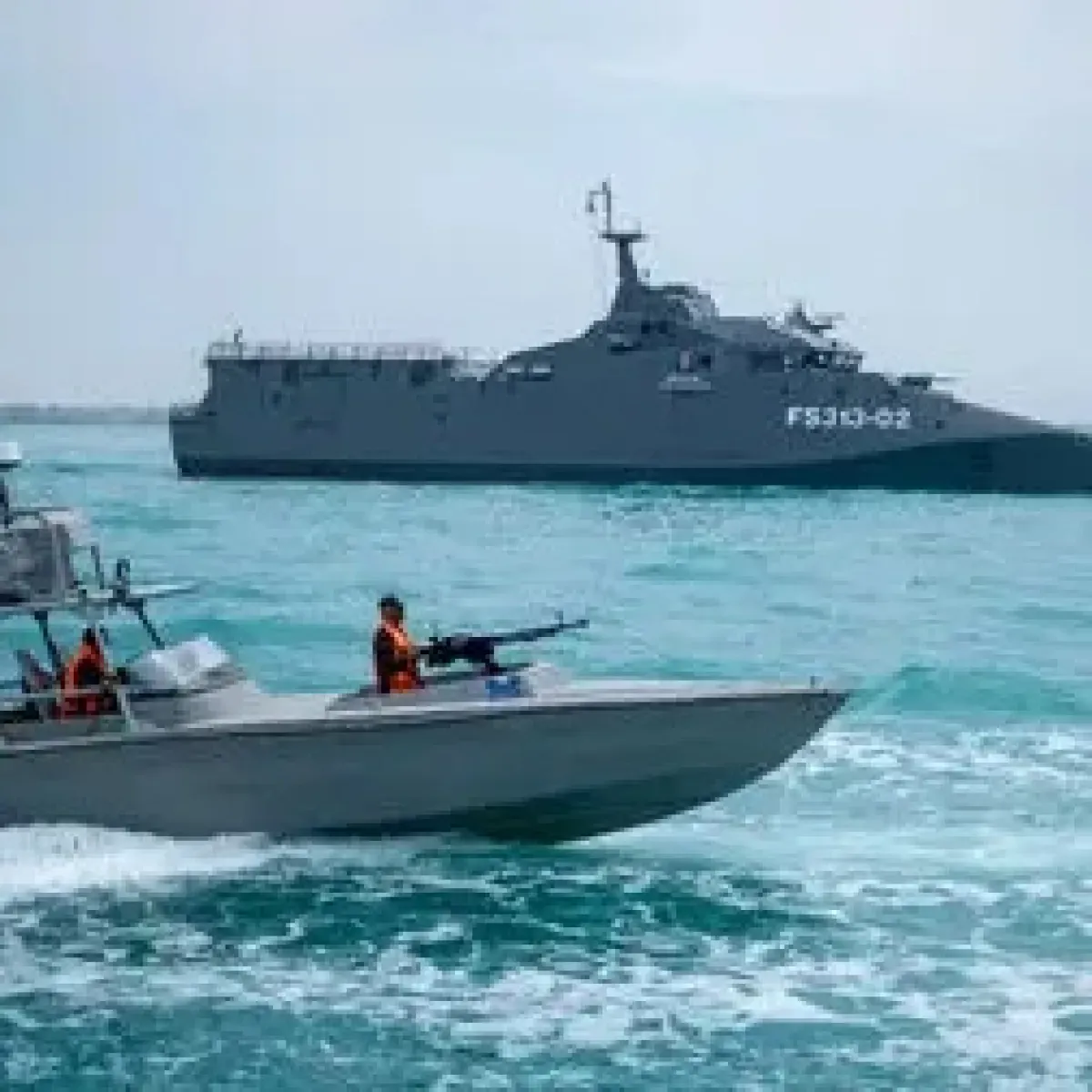 "أسطول البعوض" الإيراني: تحول نحو حرب العصابات البحرية في مضيق هرمز