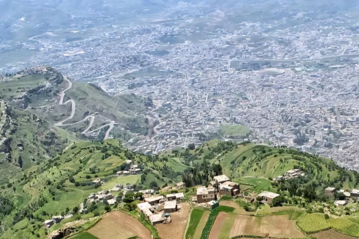 الحوثيون يطلقون النار على مدنيين في إب لمنعهم من الوصول لأراضيهم