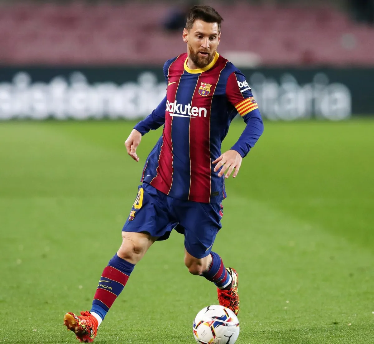 ميسي يهنئ برشلونة بلقب الدوري
