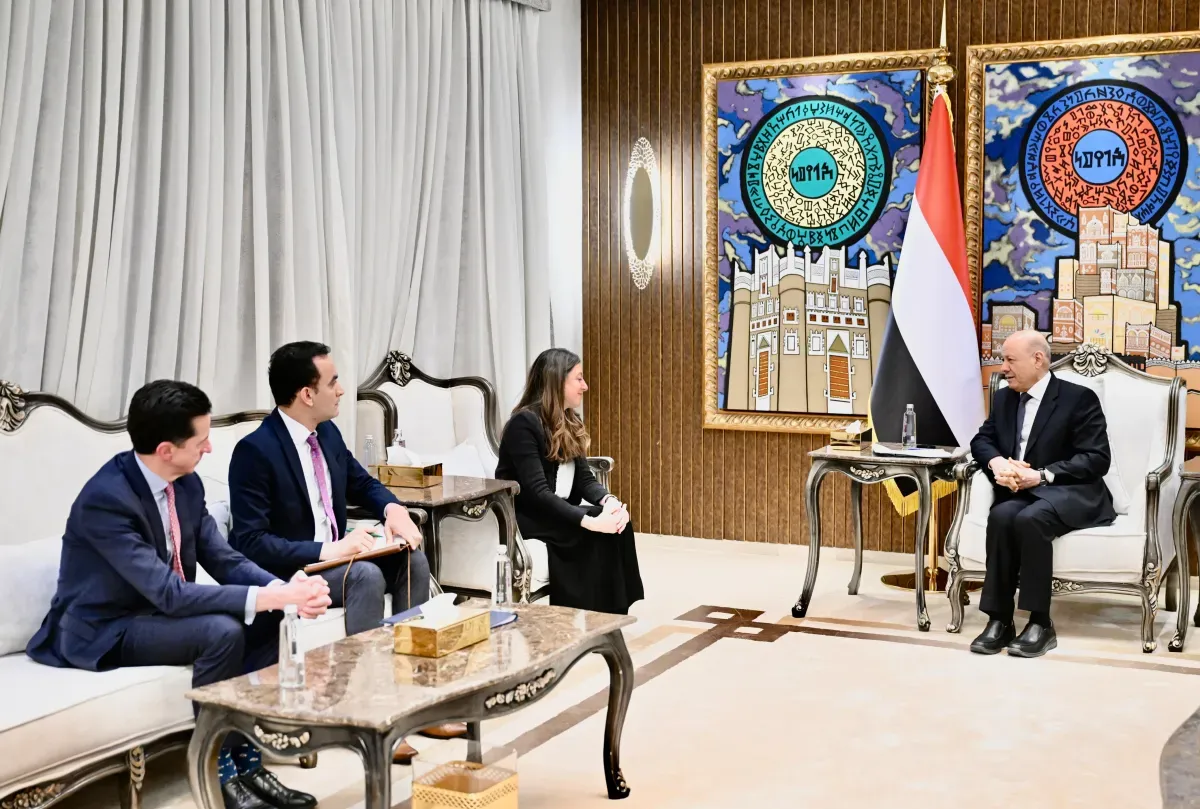 العليمي: إنهاء الحرب يتطلب التعامل مع الحوثيين كمشروع إيراني وليس طرفاً سياسياً