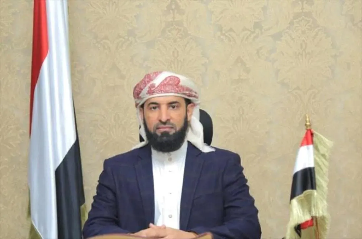 محافظ أبين يوجه بصرف حافز مالي لعمال النظافة تقديراً لجهودهم