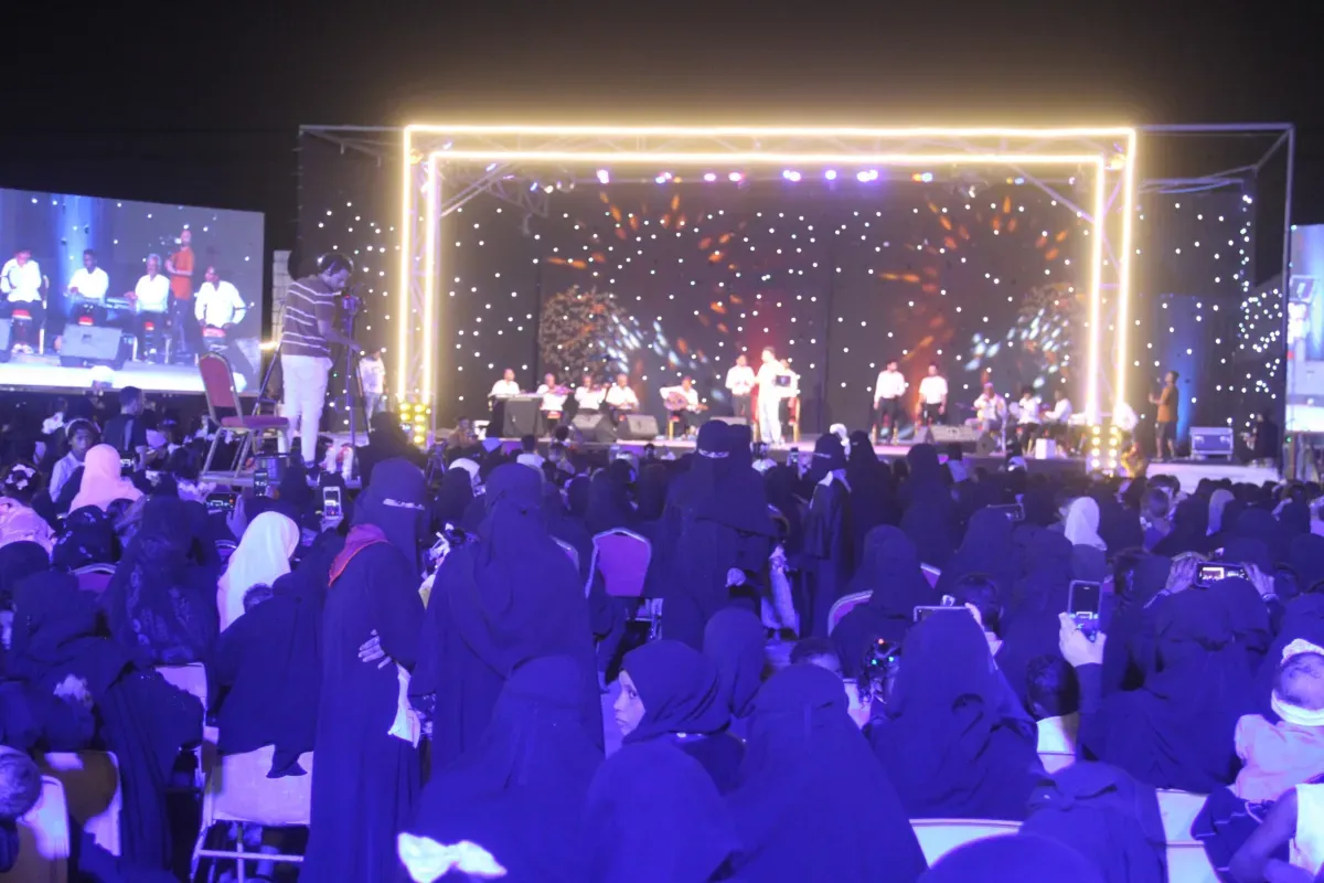 الفنانان علي مجاهد وهاجر النعمان يشعلان الليلة الثانية لمهرجان "عيدنا موكا"