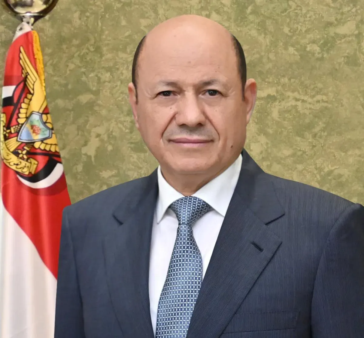العليمي يوجه بمكافأة المنتخب الوطني بعد تأهله لكأس آسيا 2027