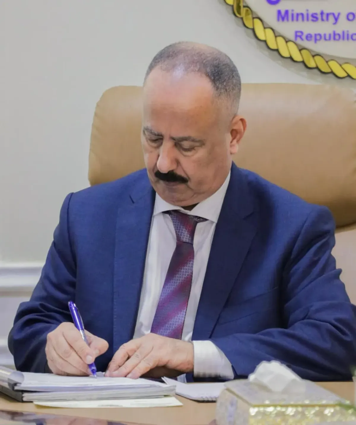 وزير النقل يعين قائمين بأعمال لمدير عام مطار عدن الدولي