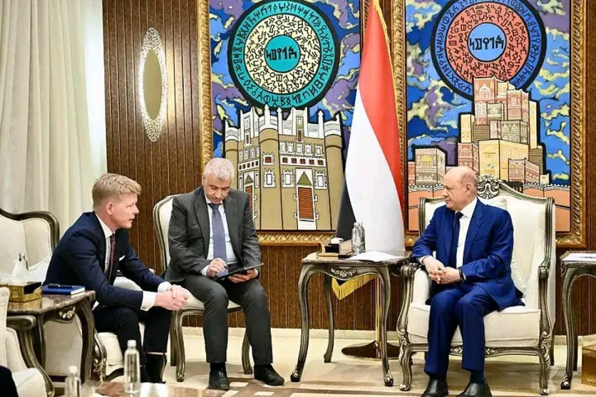العليمي للمبعوث الأممي: الأزمة اليمنية مرتبطة بمليشيا مرتبطة بالحرس الثوري الإيراني