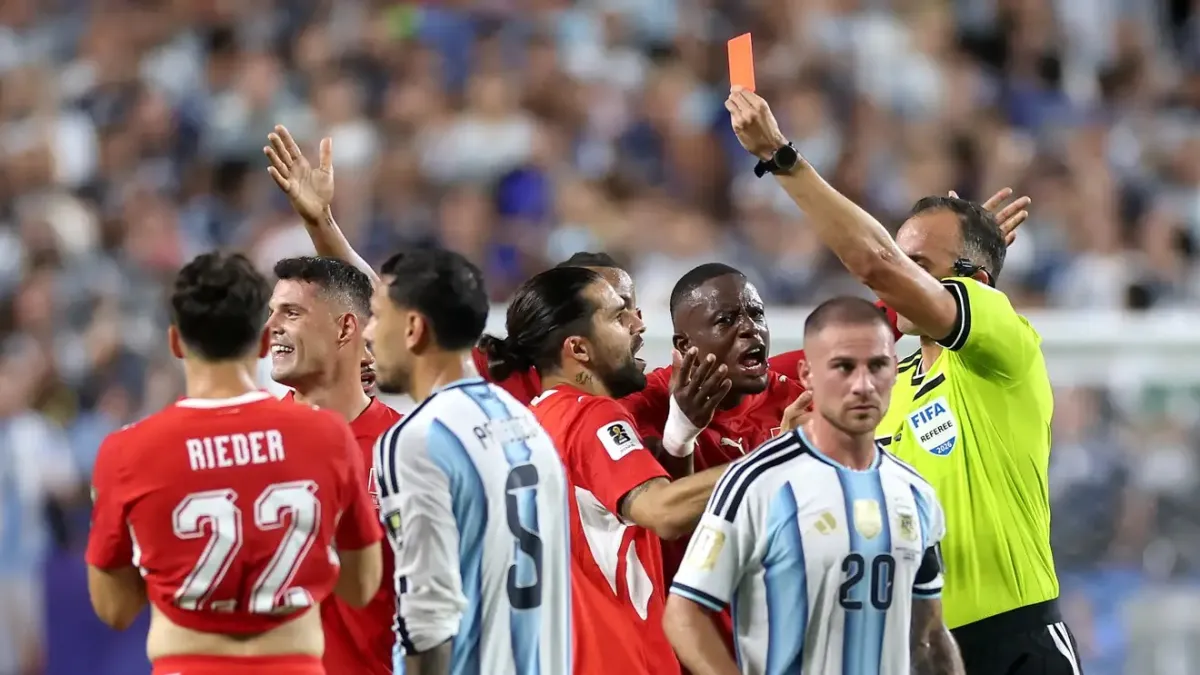 شوبير يشتعل: طرد لاعب سويسرا يقتل شغف ميسي وكرة القدم!