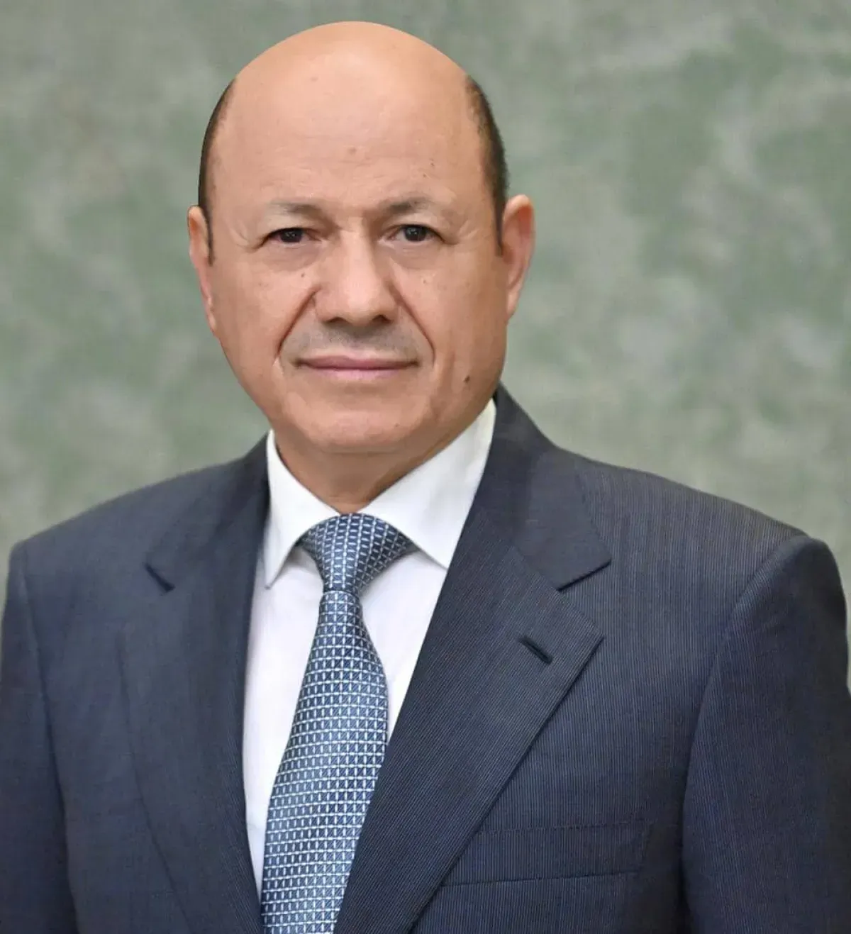 رئيس مجلس القيادة: الدولة لن تتخلى عن مواطني مناطق الحوثي.. والسلام يبدأ بإنهاء الانقلاب