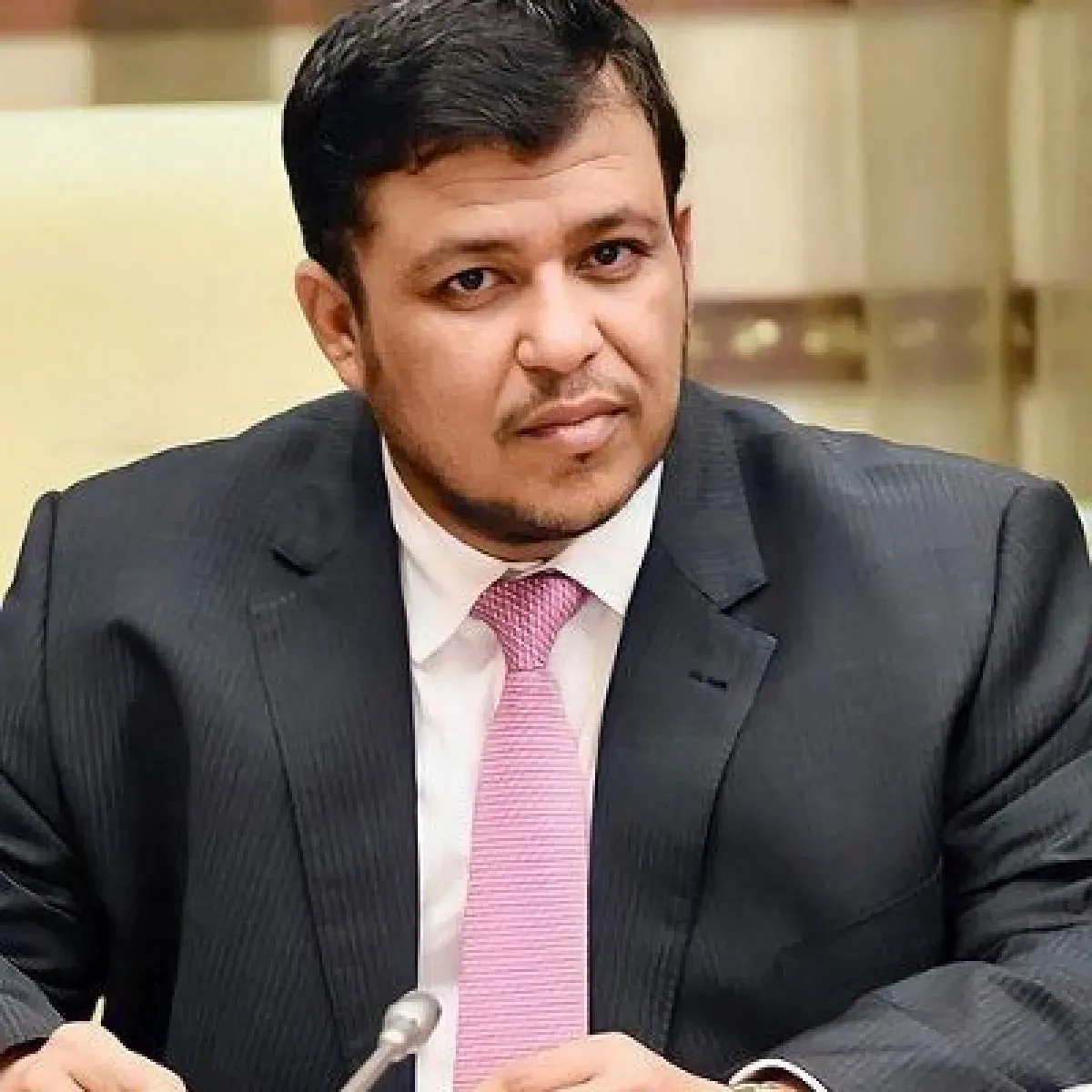 العليمي: الحوثيون يرهنون الموانئ اليمنية خدمة لأجندات خارجية ويزيدون معاناة المواطنين