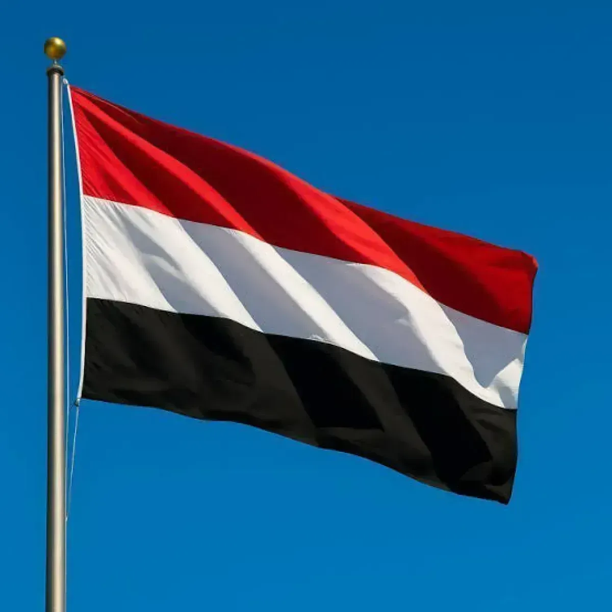 اليمن يرحب باتفاقية الدفاع المشترك ويعتبرها خطوة لتعزيز أمن المنطقة