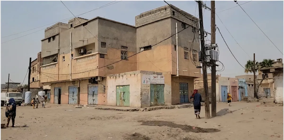 الحوثيون يخنقون مدينة حيس بالغلاء والفقر ويدفعون أهلها للنزوح