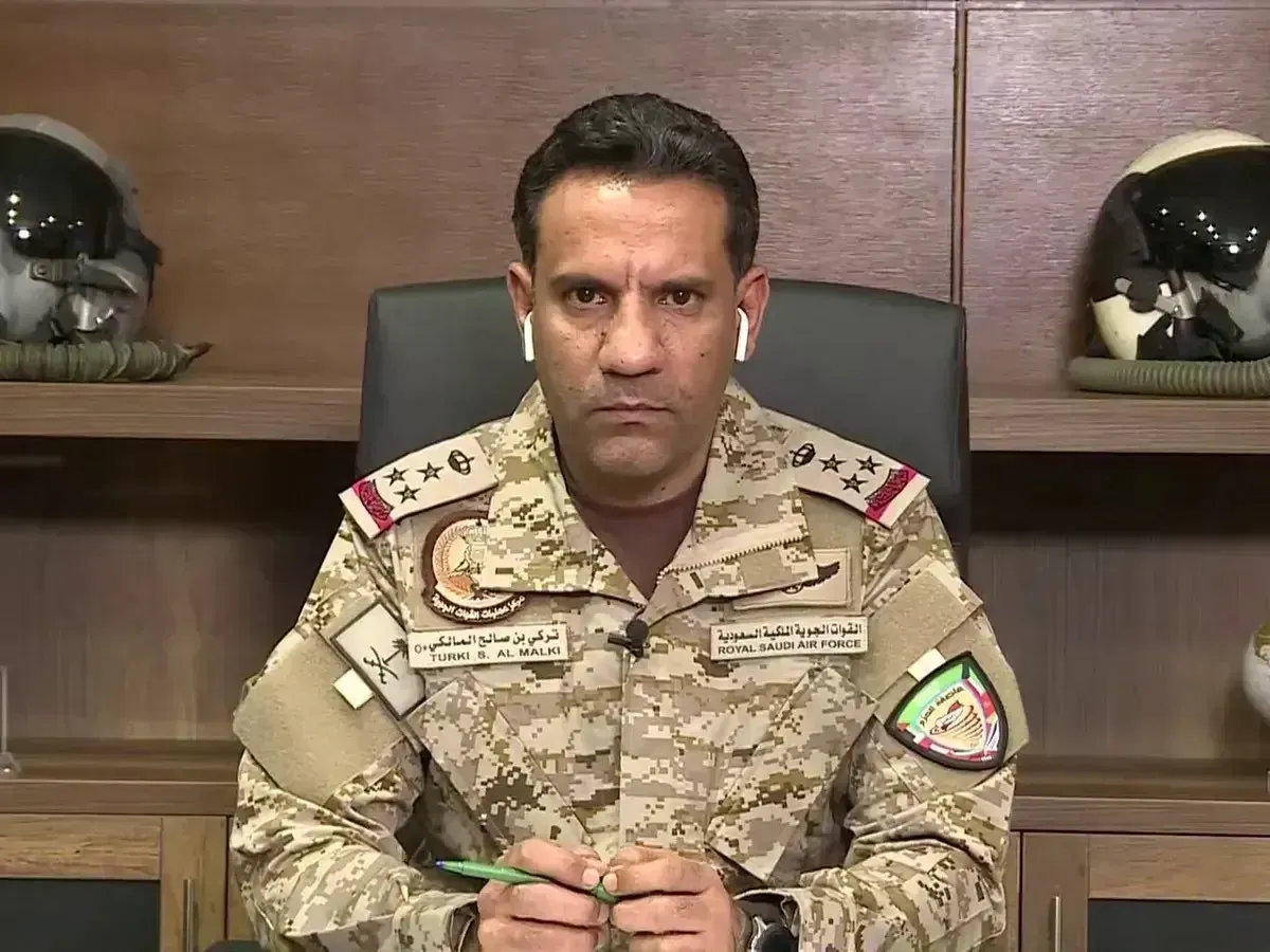 التحالف يعقد مؤتمراً صحفياً حول الاعتداء الحوثي على مطار الملك خالد