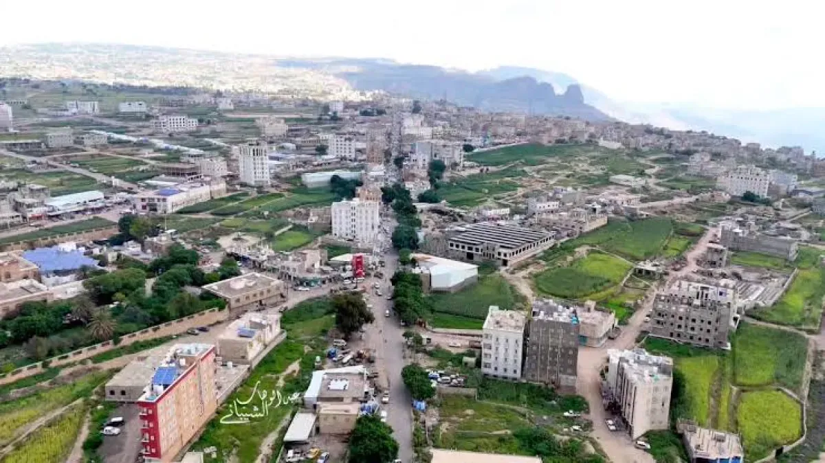 الحوثيون يقتحمون وينھبون مقر جمعية الأقصى في تعز